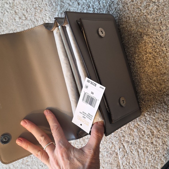 Michael Kors Light Beige Leather Chain Shoulder Bag - Picture 4 of 7